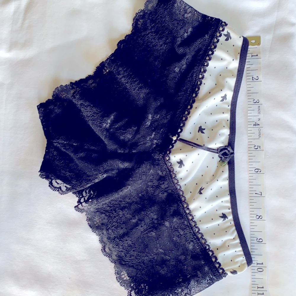 NWT Brazilian Style Women’s Sexy 🔥🔥 Cheeky Panty Lace Lycra Black M - Picture 3 of 8